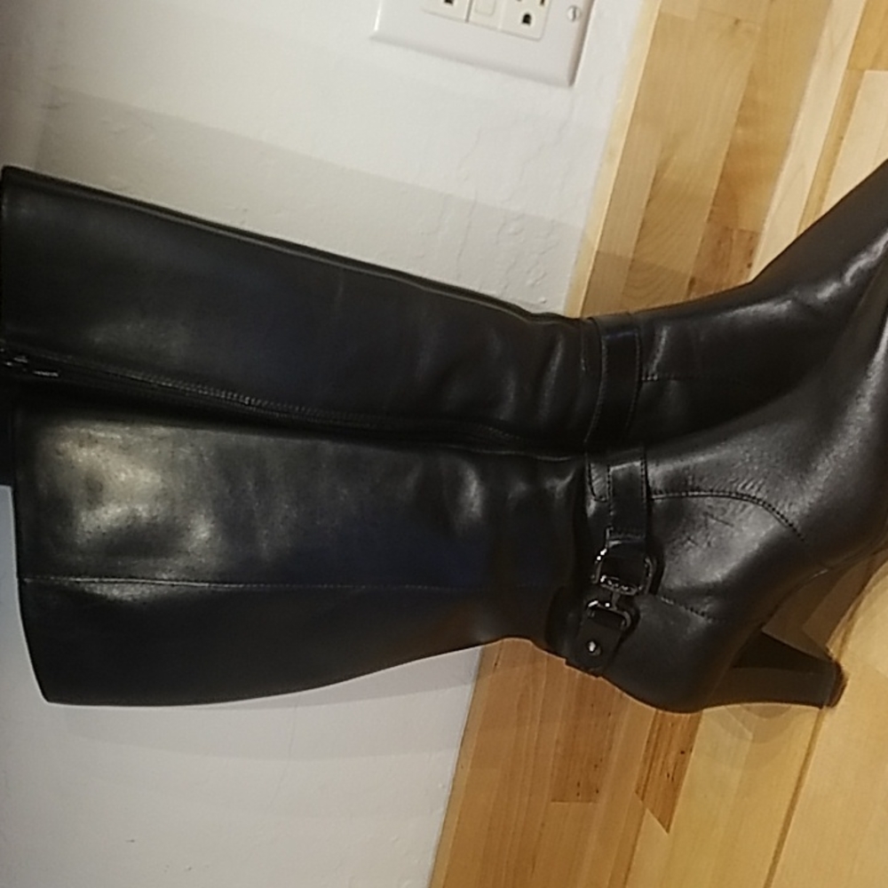 Black leather Anne Kein boots